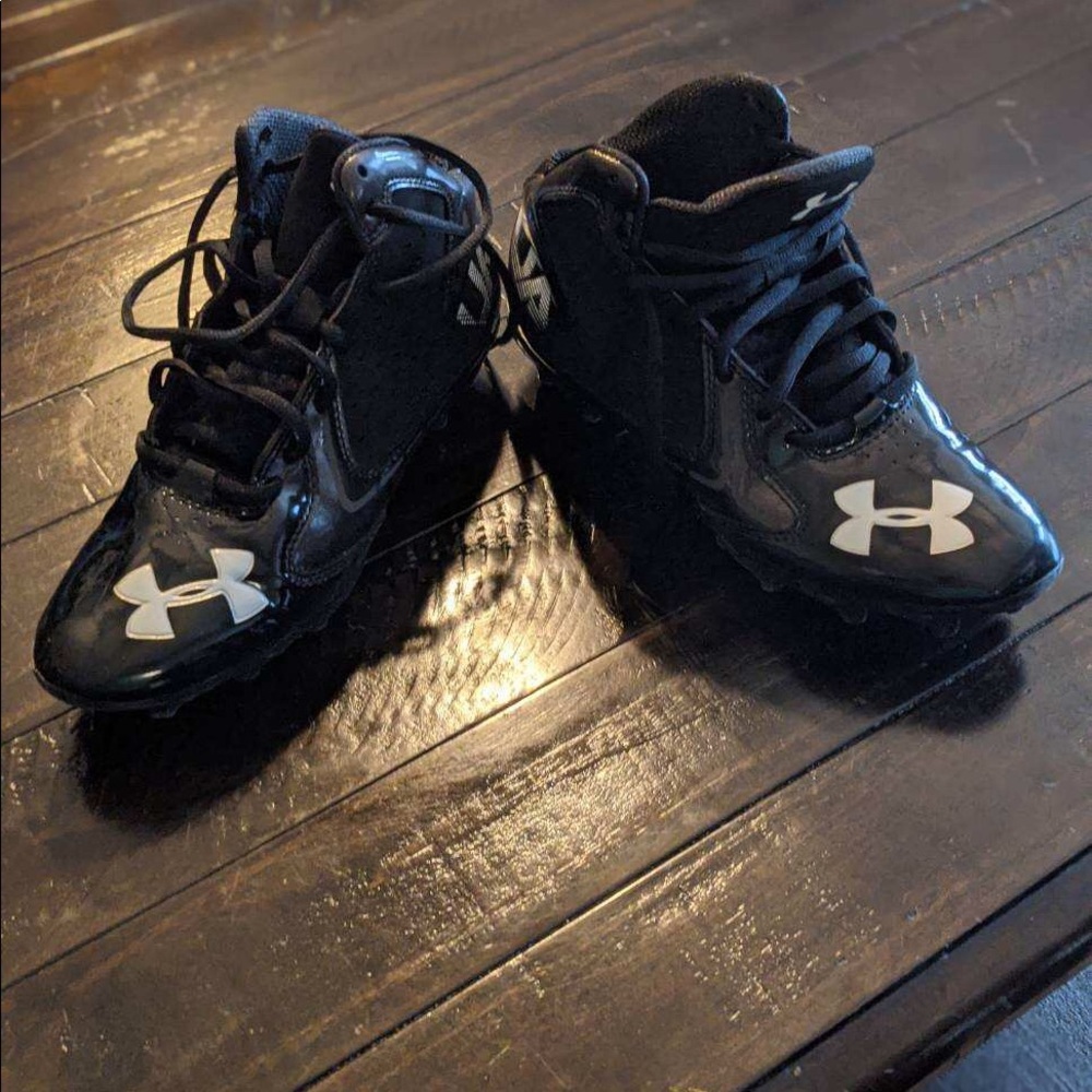 Boys Size 5.5 Under Amour Football Cleats